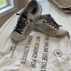 COPY - GOLDEN GOOSE
Superstar distressed glittered leather and suede and dust b…